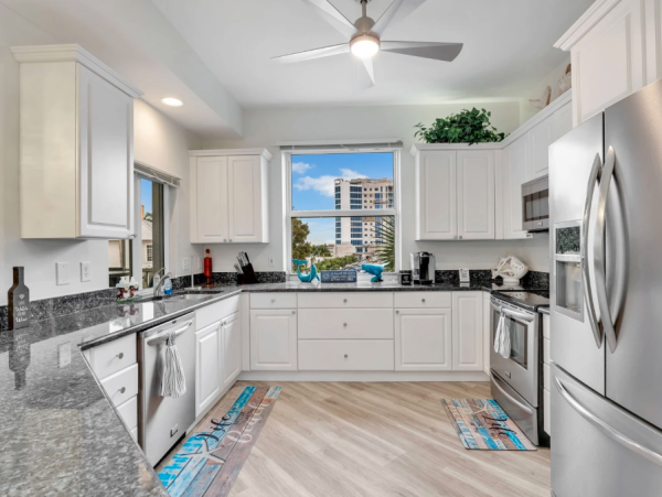 Spacious 3-Bedroom Condo in Naples - Renovated Resort-Style Amenities
